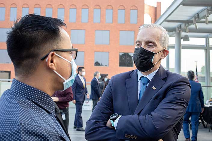 va secretary meeting with board of trustee members